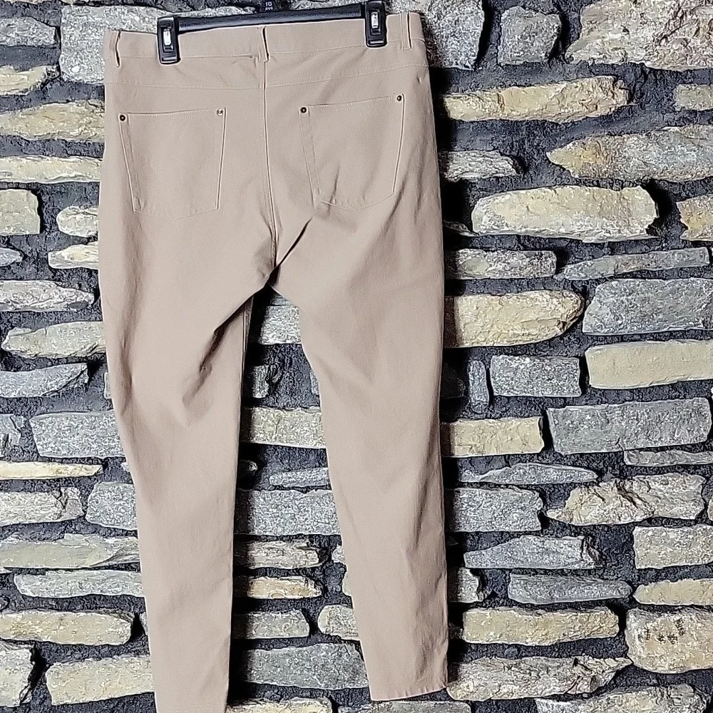 HUE Women's Khaki Leggings Size XL - Picture 7 of 10